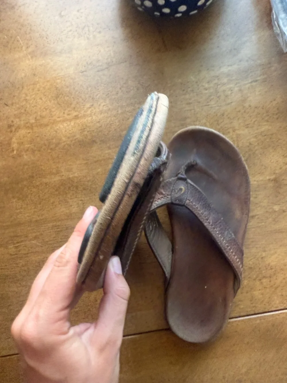OluKai Haipo Men's Brown Leather Flip-Flop Sandals